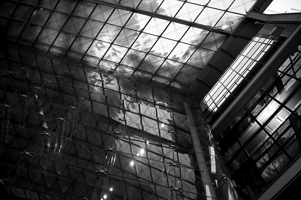 Berlin Hauptbahnhof black and white pattern