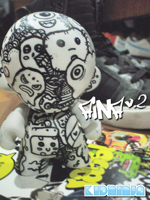 The Kidninja Munny Kidrobot vinyl toys toy vinyl ninja art grafitti Urban Street hiphop pen doodle scribble