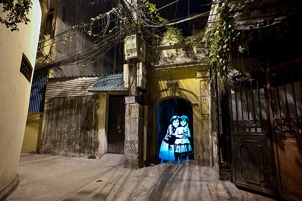 photogrpahy lightpainting hanoi vietnam Enlightened Souls
