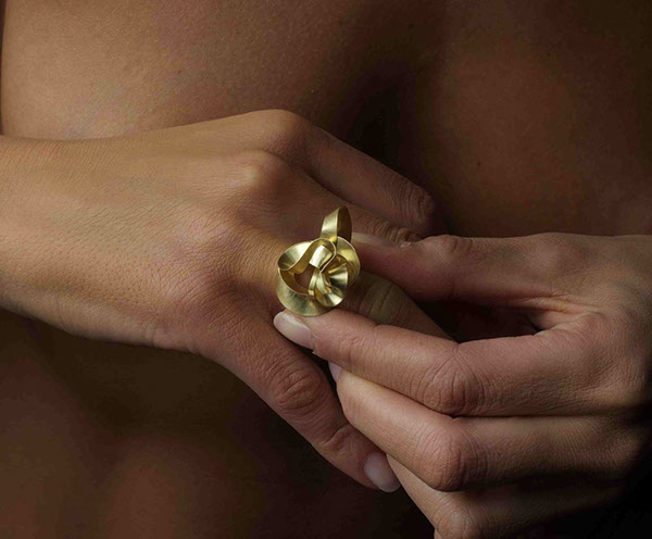 jewels ring design gold modern jewels curves