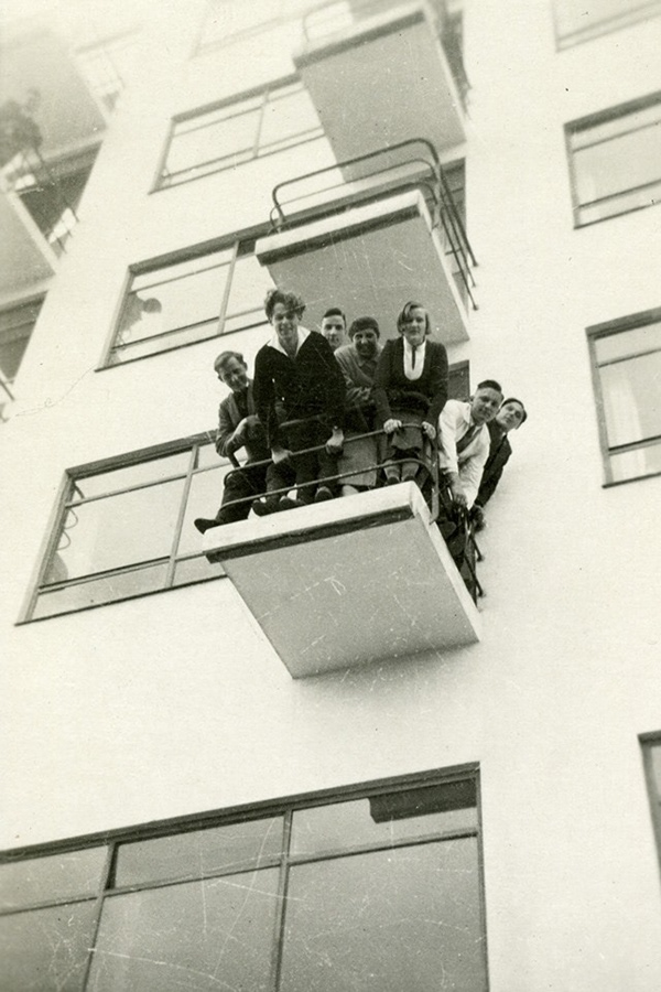 Bauhaus heads on a balcony