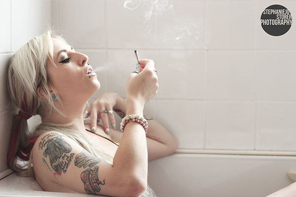 alt girls tattoos bath water