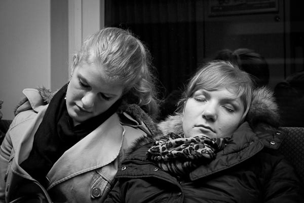 sleep people bed open sky public transport train Park bench dream sleeping beauties