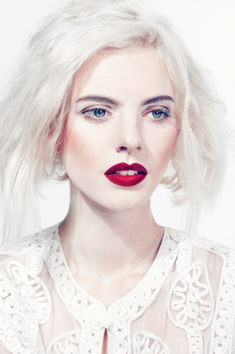 beauty face White skin red lips fashion photo blonde