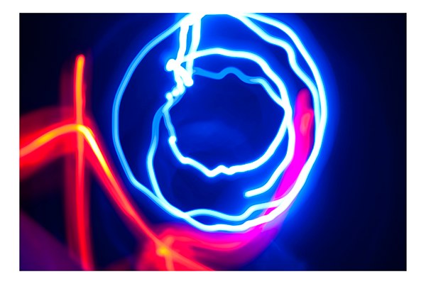 light painting tossing blue red