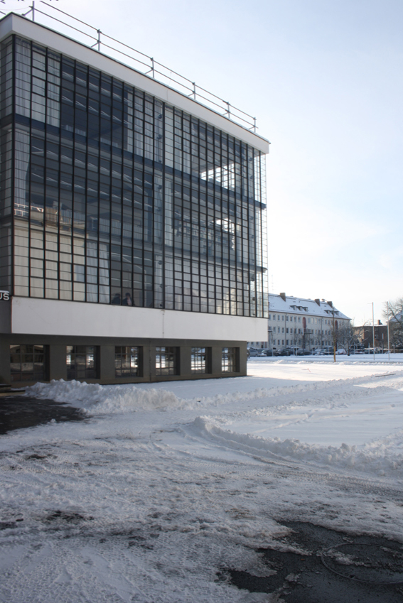 bauhaus walter gropius dessau germany modern architecture