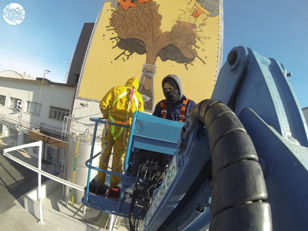 aleix gordo Mural Cacaolat barcelona wall spray paint huge crane