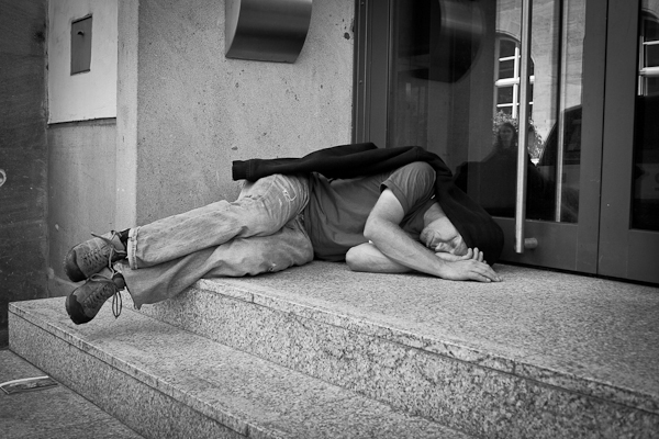 sleep people bed open sky public transport train Park bench dream sleeping beauties