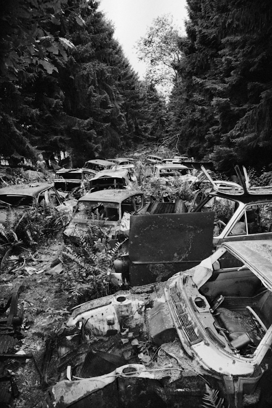 Urban urbex UE lost forgotten decay abandoned car graveyard foantje model Sony Alpha 900