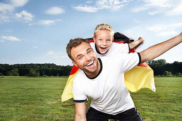 lifestyle people kids father son family football cologne germany Fussball Deutschland schwarz rot gold