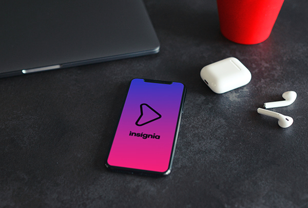 Insígnia - Logo Concept