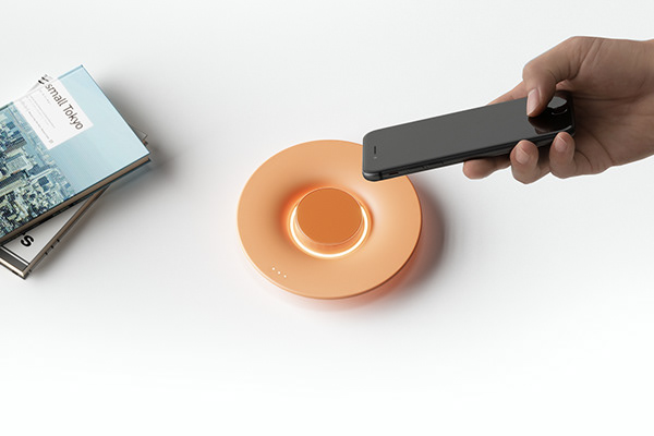 Bloom - Wireless charger and lamp