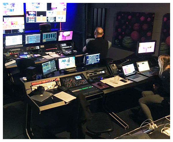 audio mixtafel TV Studio Berken met HPL control room mixtafel