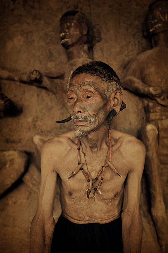 nagaland koniak India tribes portrait chasseurs de tete headhunters myanmar