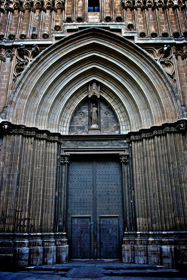 barcelona spain photogoraphy birds Gaudi symmetry lines dancer Flamenco Doors