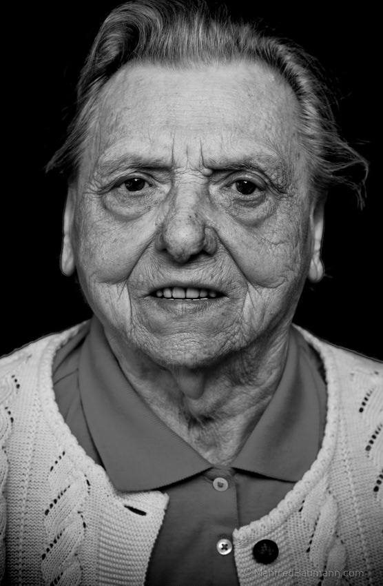 ausstellung Exhibition  live Manfred Baumann Old men old people old woman portrait