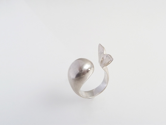 anillo arte ballena cera perdida  diseño joya joyeria plata tallado