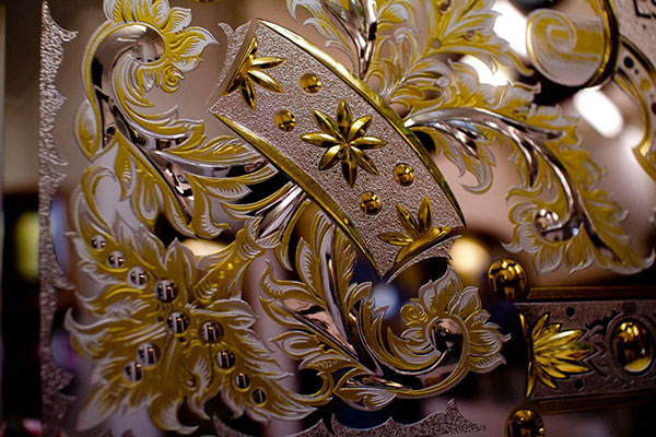 Ornamental cut glass. 