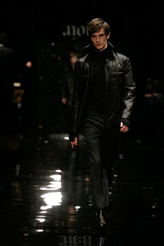 runway noir homme illuminati swarowski Fur suit