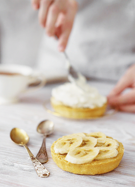 banana Tart pie baking recipe cinemagraphs kitchen ghosts sweet dessert