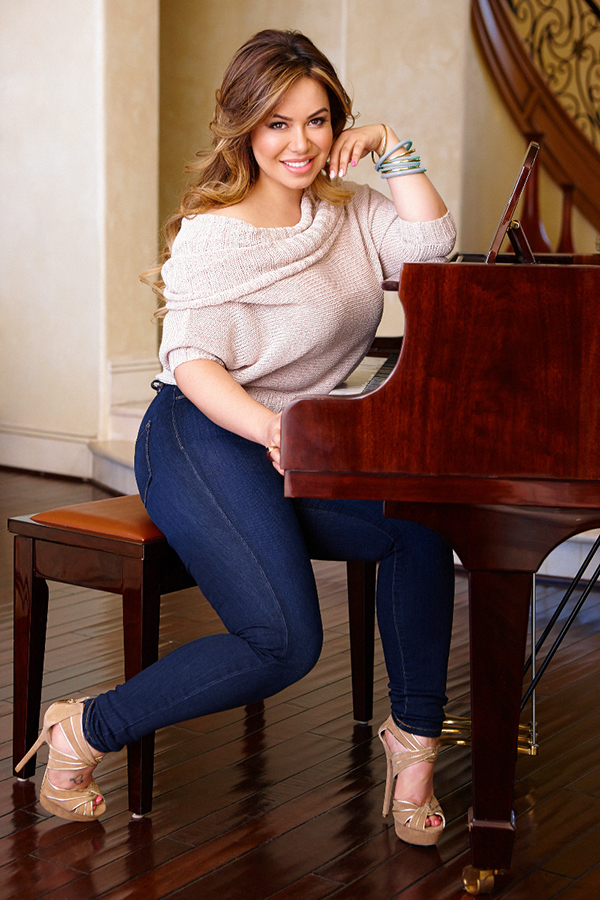 chiquis Rivera DAUGHTER jenny at home home People en Español ian white port...