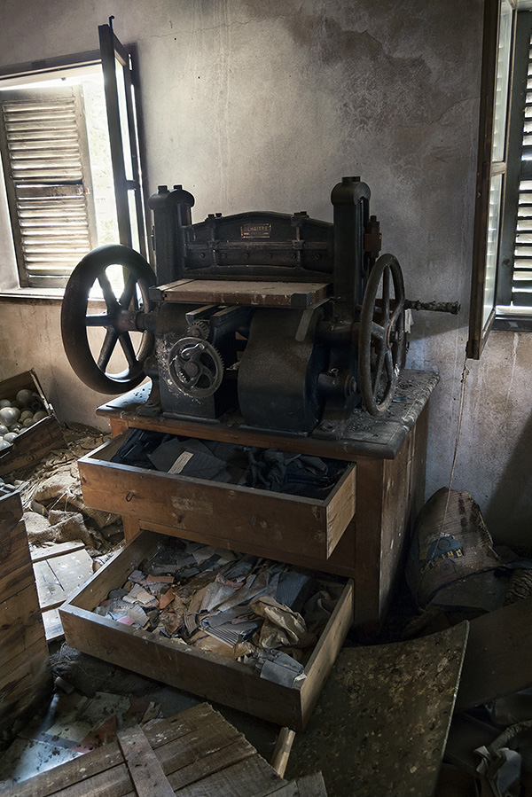 abandoned places urban exploration urbex forgotten factory textile Vibers Authentic heritage Fabrica jan stel