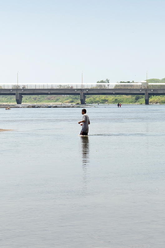 south border Guatemala FRONTERA mexico migration smuggling bridge chiapas suchiate river boat