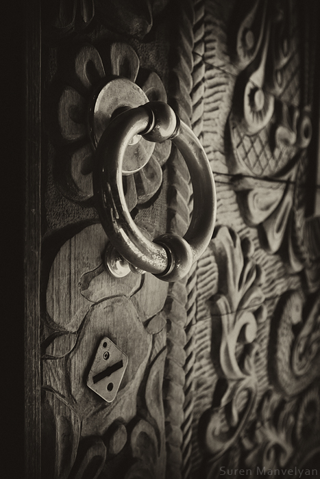 Вторая жизнь дверей. Армянская дверь. Древнегреческий дверной замок. Армянские дверная ручка церквей. Дверь армянина.