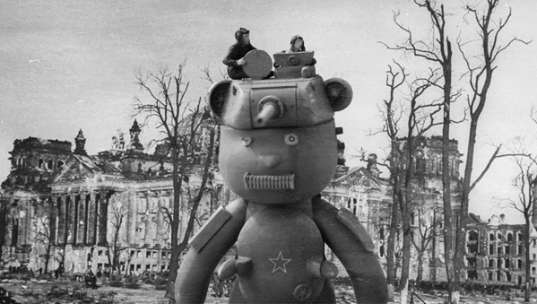bear robot ww2 german russian Tank bw toy plastic vinyl War animated