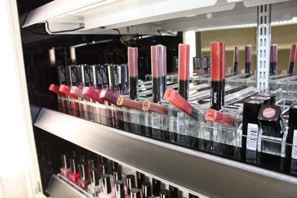 Cosmetic Display tesco RDA Retail Design Associates retail interiors Retail design Point of Sale Point of Purchase barbara daly cosmetics pop pos LED Lighting