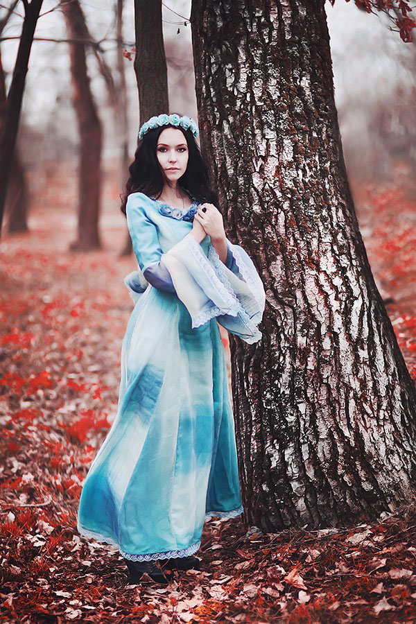 lyanna stark Winterfell winter is coming blue roses pale winter rose helena polansky