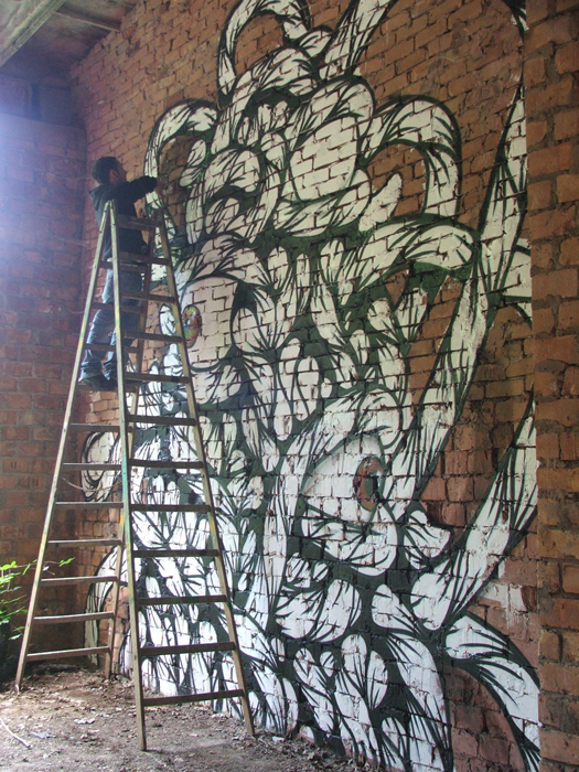 black White Graffiti streetart big Spraycan wall berlin crin