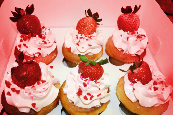 zomick's strawberry Fruit cupcakes