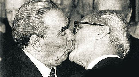 Cartoons futurama sponge bob Brezhnev kiss fraternal kiss Fan Art make over cover art multypulty