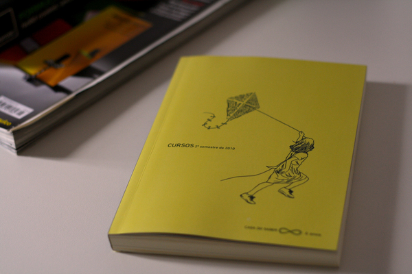 Casa do Saber  brochure  child  Criança  ilustração  pipa  livro  graphic design  book  yellow