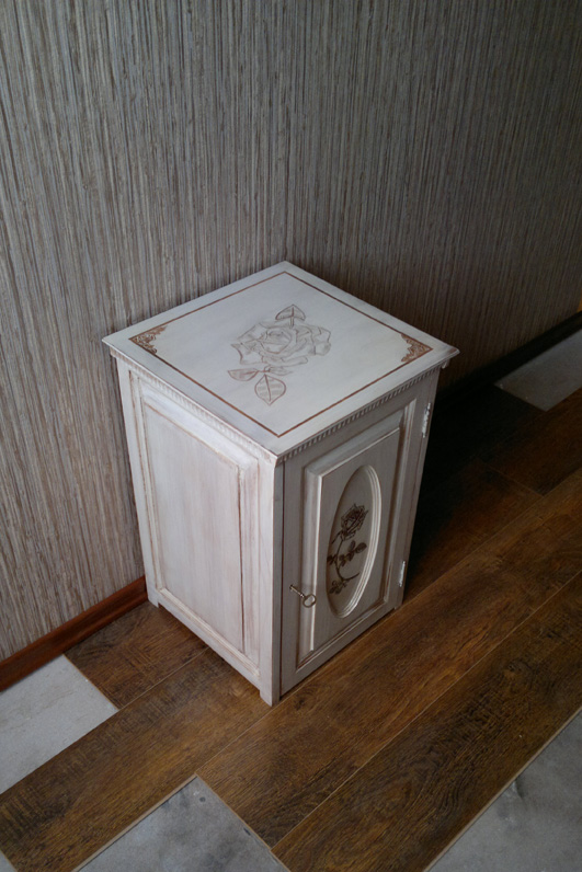 Wood case jewelery box