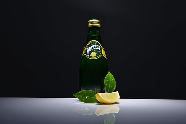 photo product perrier water green lemon yellow Pack