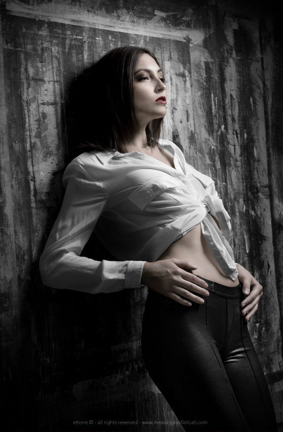 darkness dark fashionportrait black White studiolighting silkblouse knottedshirt blouse make-up desaturation portrait model girl magazine