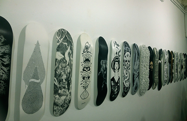 skate Board skateboard secret walls Black&white malakkai