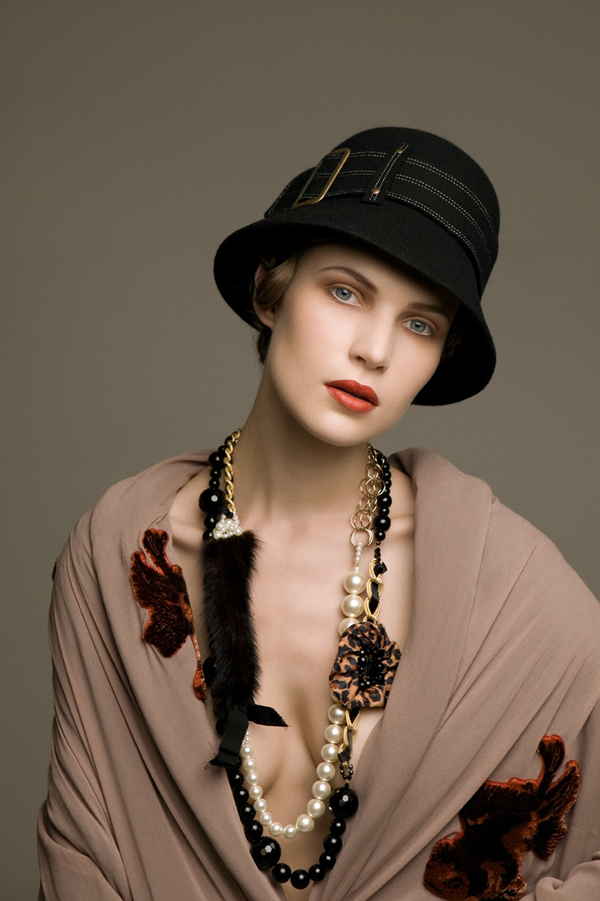 40 woman Lady closet collar collier jewels bijoux hat