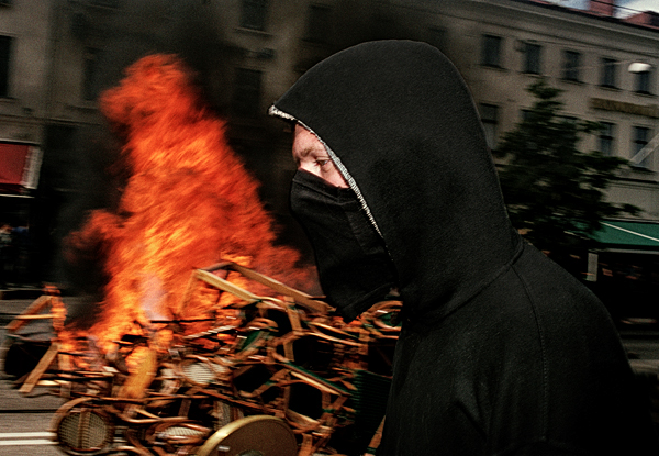 riot police EU mask