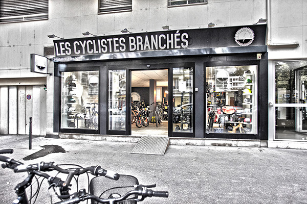 Cycliste velo Paris electrique