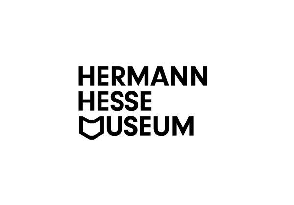 szenographie Museeum HERMANN hesse Hermann Hesse austellung geschäftsausstattung Türkis podest buch