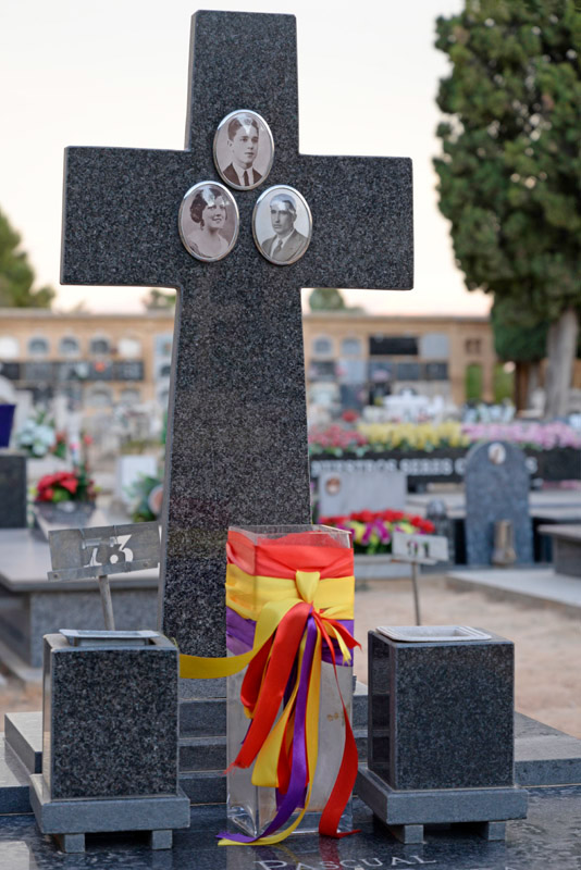 Franco's dicatatorship Spanish Civil War Paterna cemetery Fascists Paredon de españa