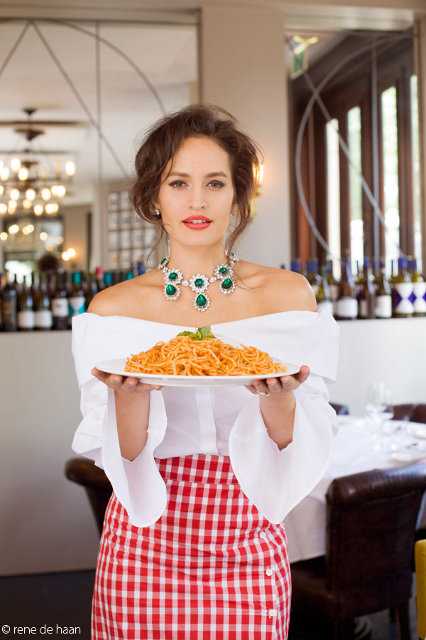 Fashion  fashionshoot italian restaurant Pasta spaghetti model hair make-up Sophia Loren