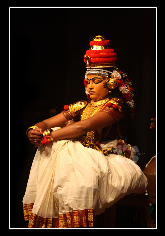 DANCE   art tradition Nangiyar Koothu Nangyar Koothu kerala  India Kalamandalam Sangeetha dancer