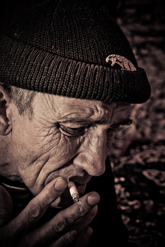 oldman old face portrait wrinkle White skin eyes reportage hunter Fisherman pauper poor homeless Poverty unemployed hand social jobless aged age