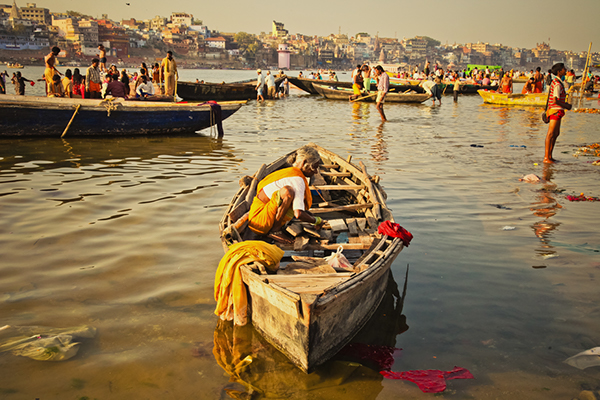 Travel varanasi India baba sadhu benares banaras ghat ganga river boat Cremation death dead Hindu