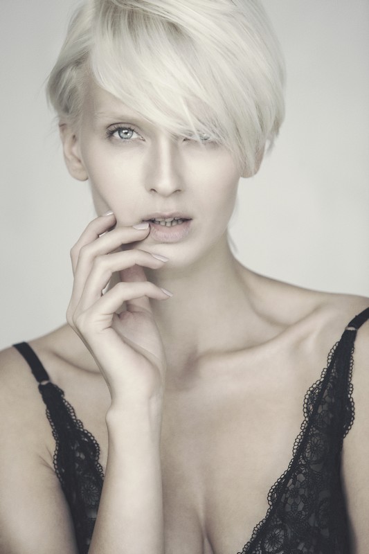 models skin lingerie girls Polaroids natural naturale portrait studio milano Italy
