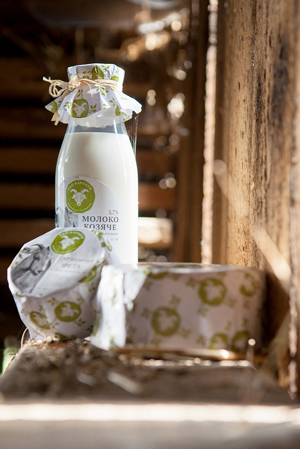 Cheese milk goat yogurt natural logo bottle Pack karpaty Carpathian Mountains